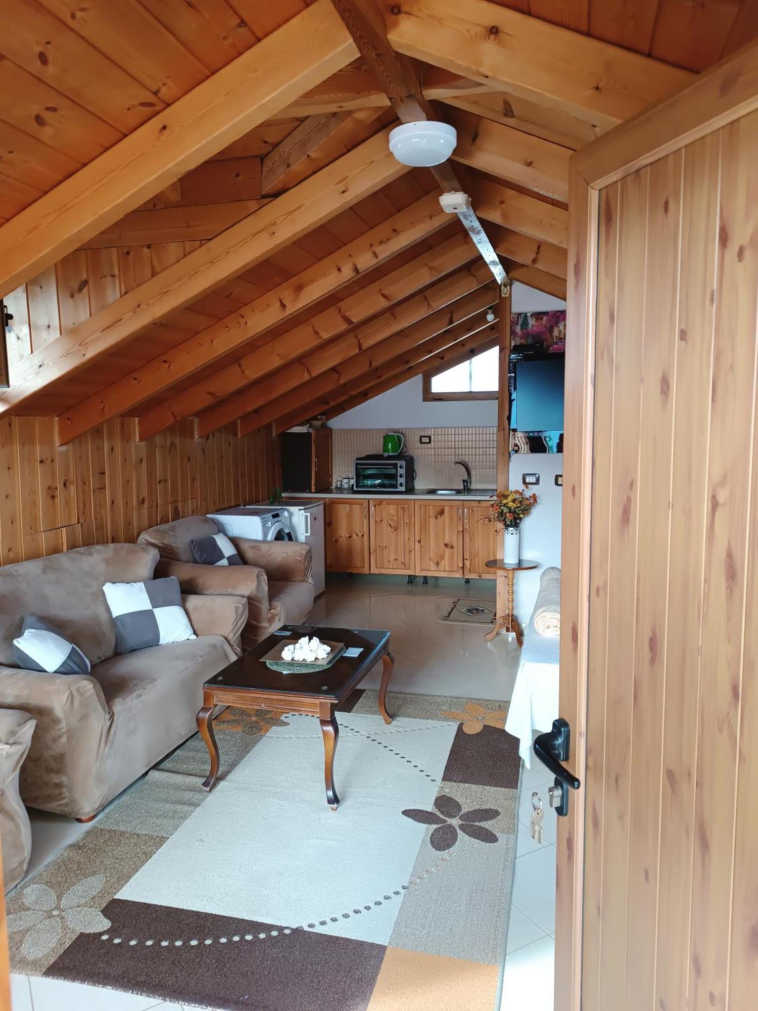 Guesthouse Eva Suite เบราท ภายนอก รูปภาพ