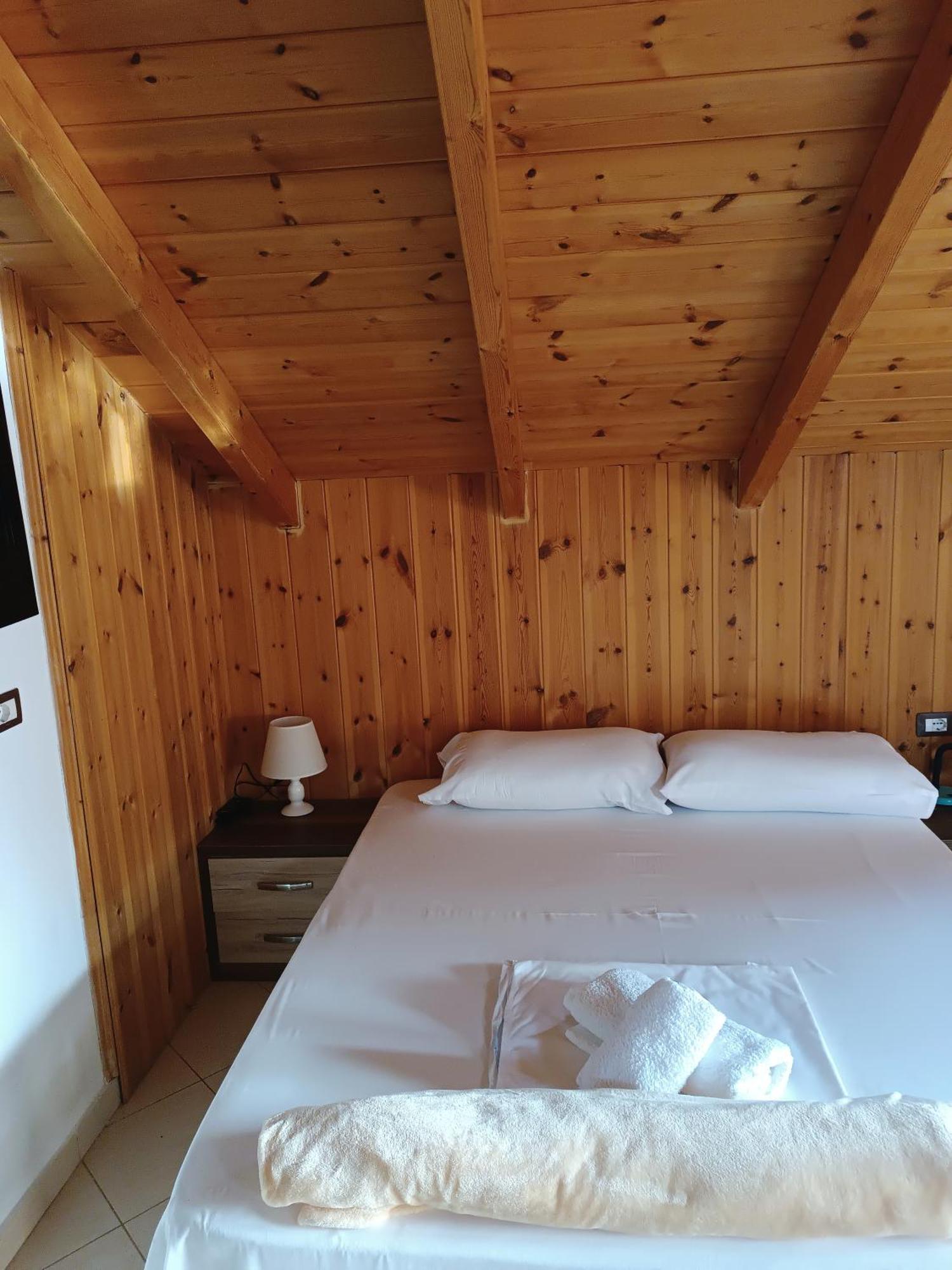 Guesthouse Eva Suite เบราท ภายนอก รูปภาพ